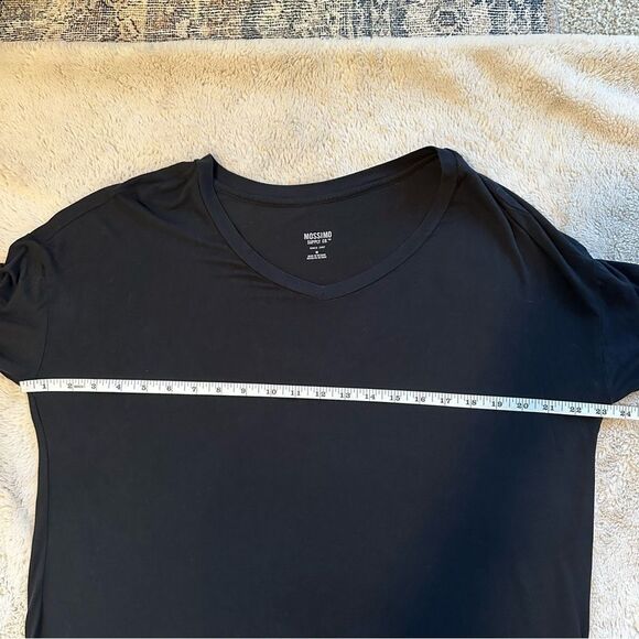 Mossimo black long sleeve scoop V-neck t-shirt - Picture 3 of 4